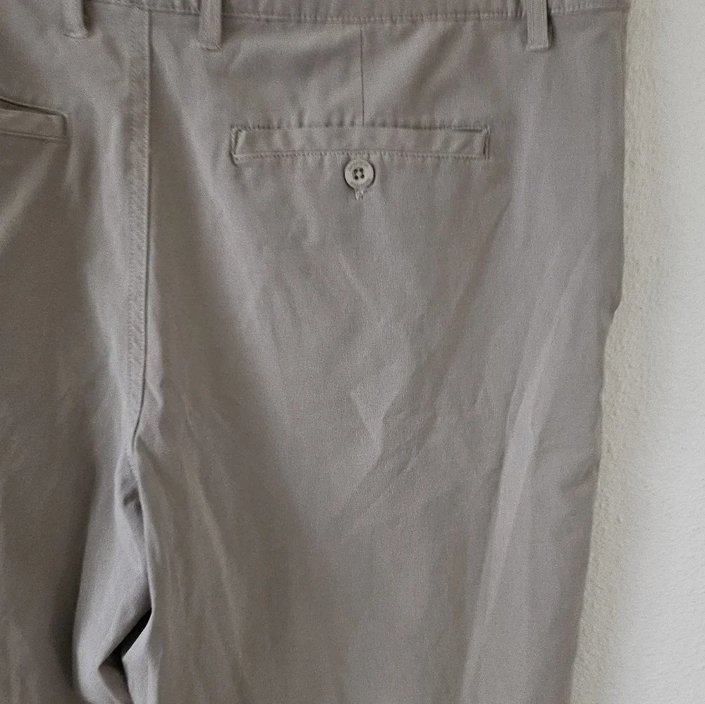 Swiss Tech Men's Active Wear Short Pants Size 36.
